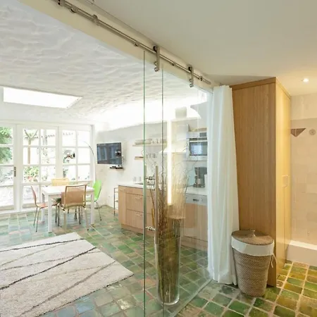 Zurek Modern Retreat