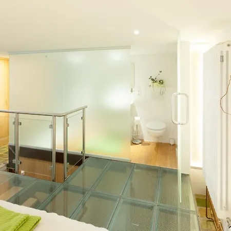 Zurek Modern Retreat *
